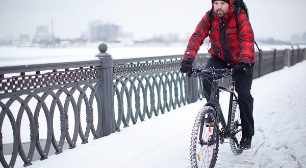 Can you ride a bike in winter - pros and cons