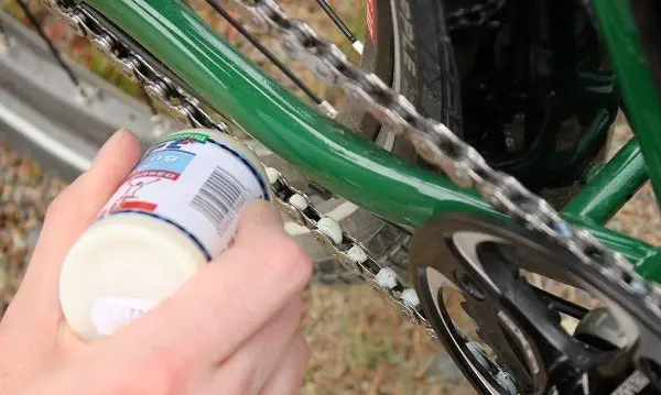 How to lubricate the chain with paraffin