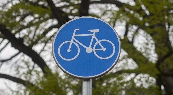 Bicycle lane sign - how it looks, rules