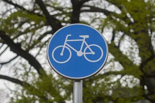 what a bike lane sign looks like