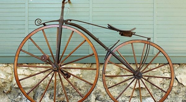 History of the bicycle - who invented it and in what year, a sketch of the first bicycle