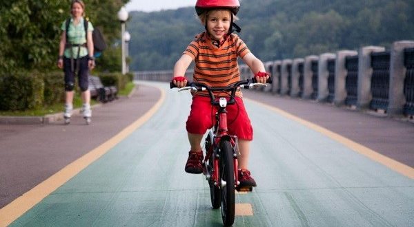 How to teach a child to ride a bicycle: safety rules, tips