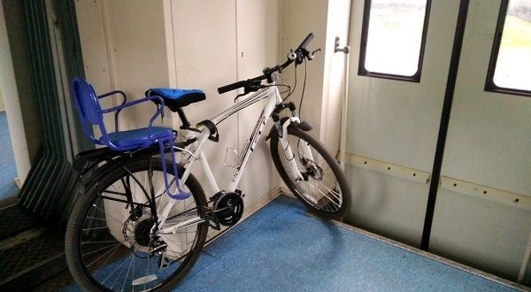 Is it possible to take a bicycle on the train: rules and cost