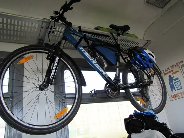 placing a bicycle in the train